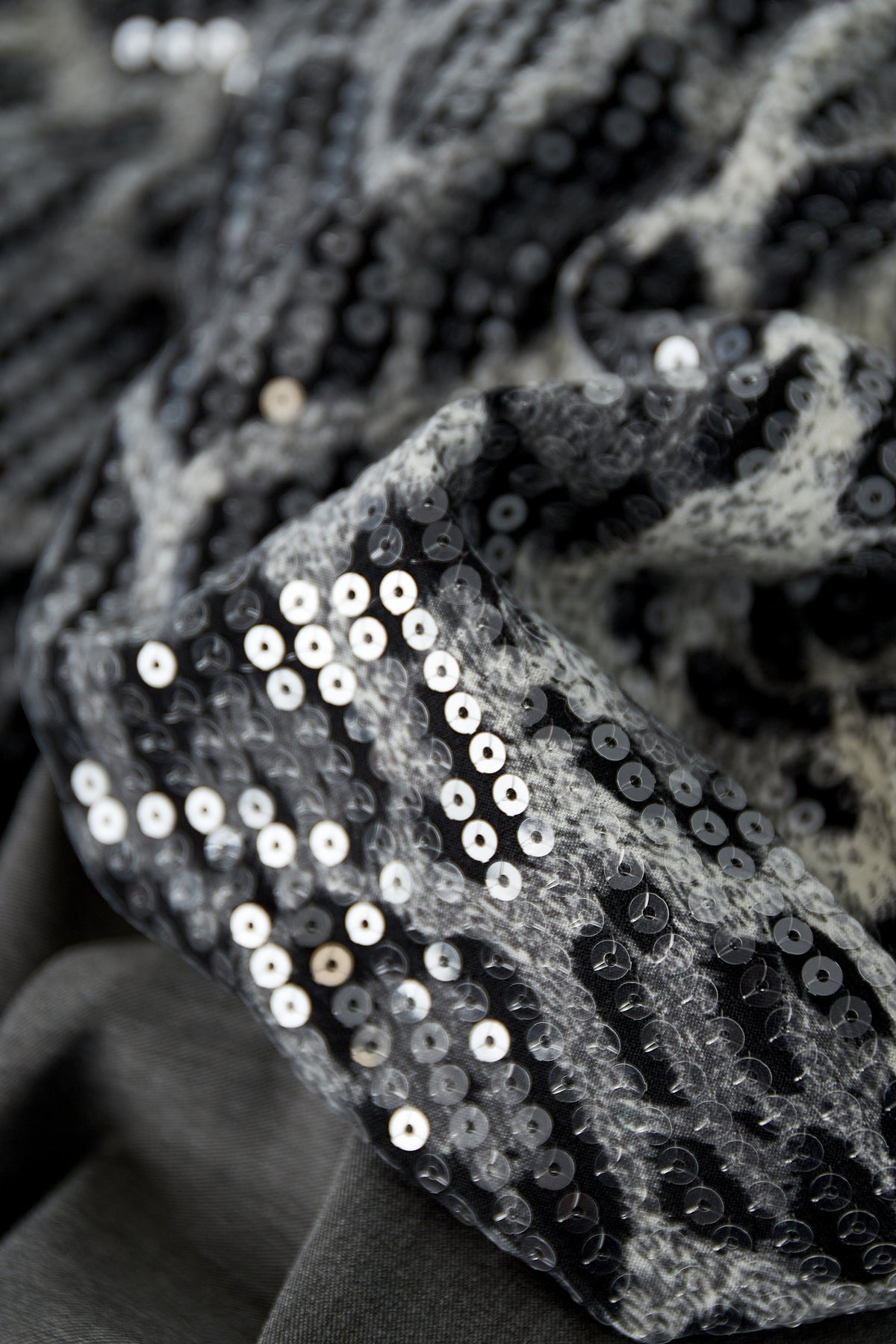 Blazer met panterprint glitter mouw