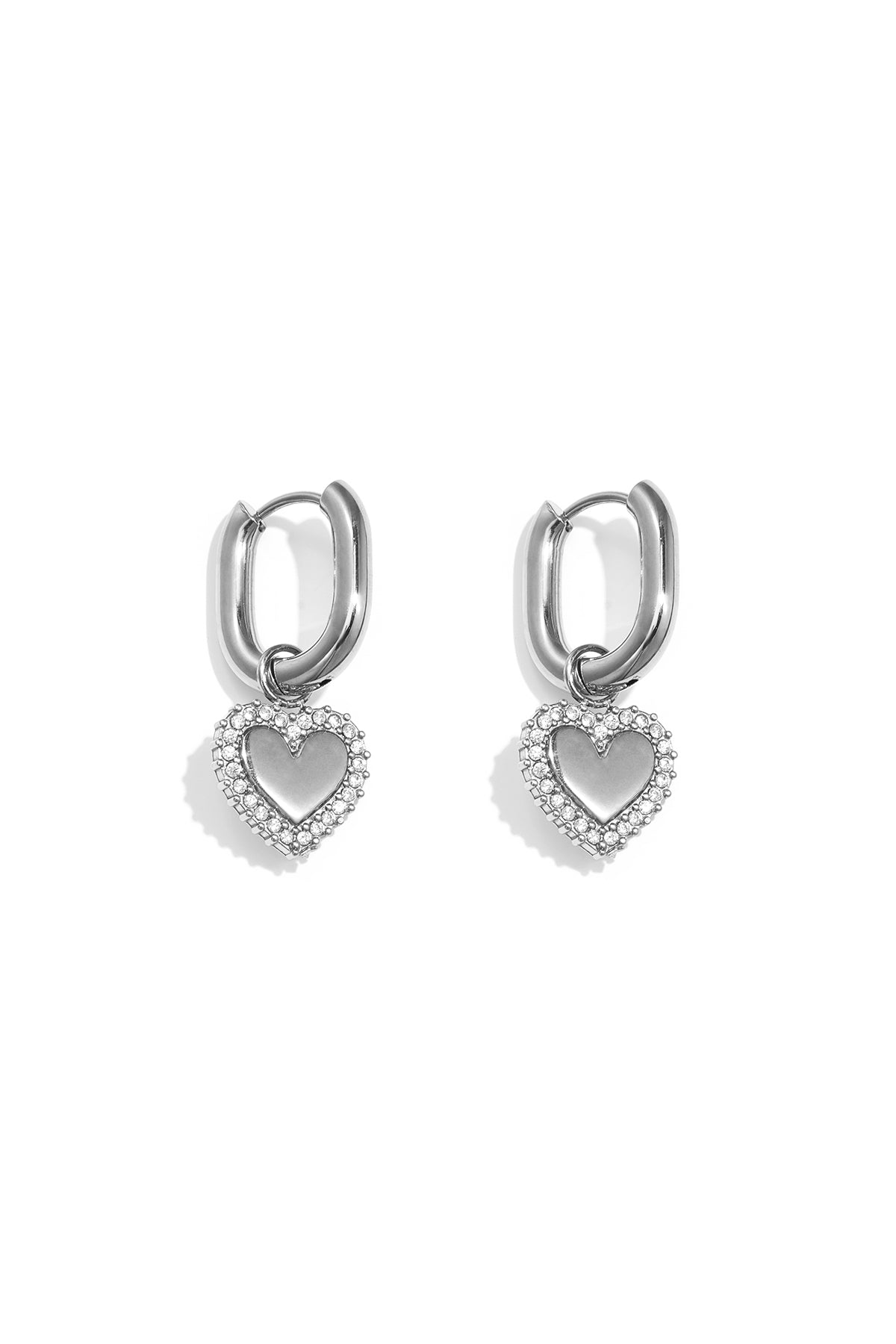 Squoval oorbellen met harten charms met belegde randen