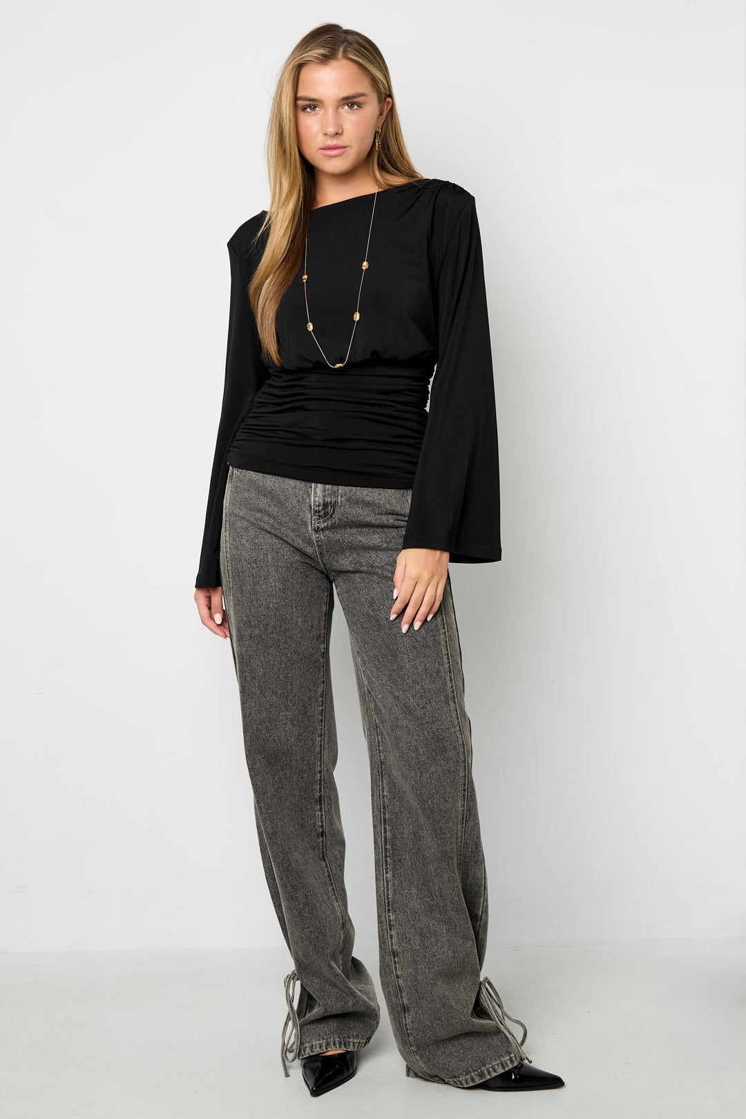 Getailleerde top met uitlopende mouwen