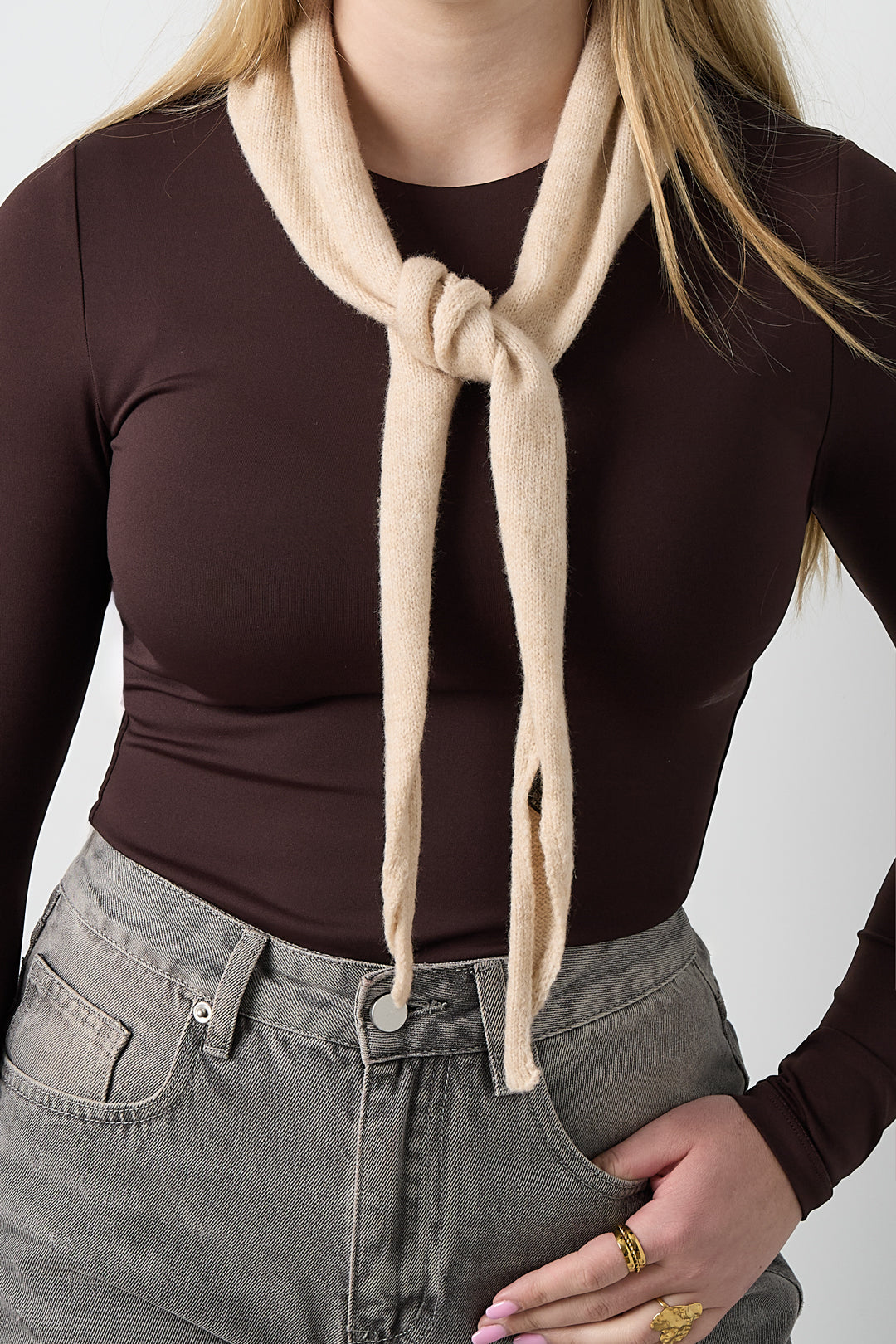 Minimalistische effen driehoekige sjaal