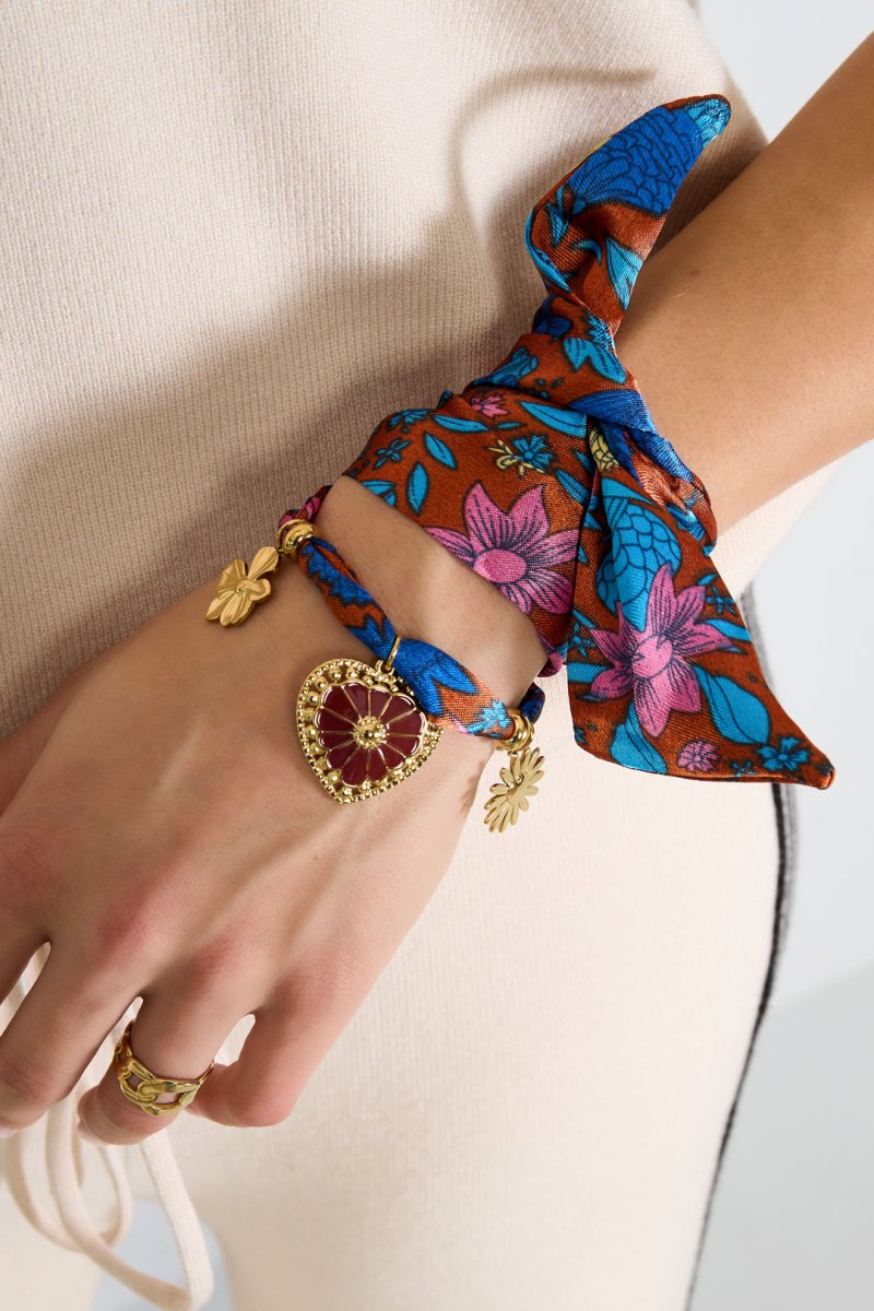 Armband met strik en hartvormige hangerRojaluxe