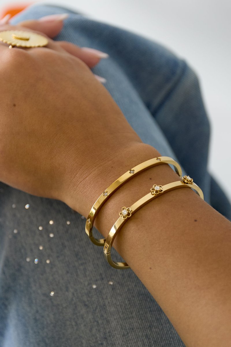 Bangle met bloemdetail en RhinestoneRojaluxe