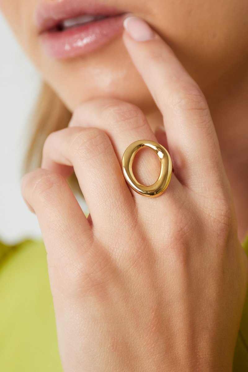 bold circle ringRojaluxe