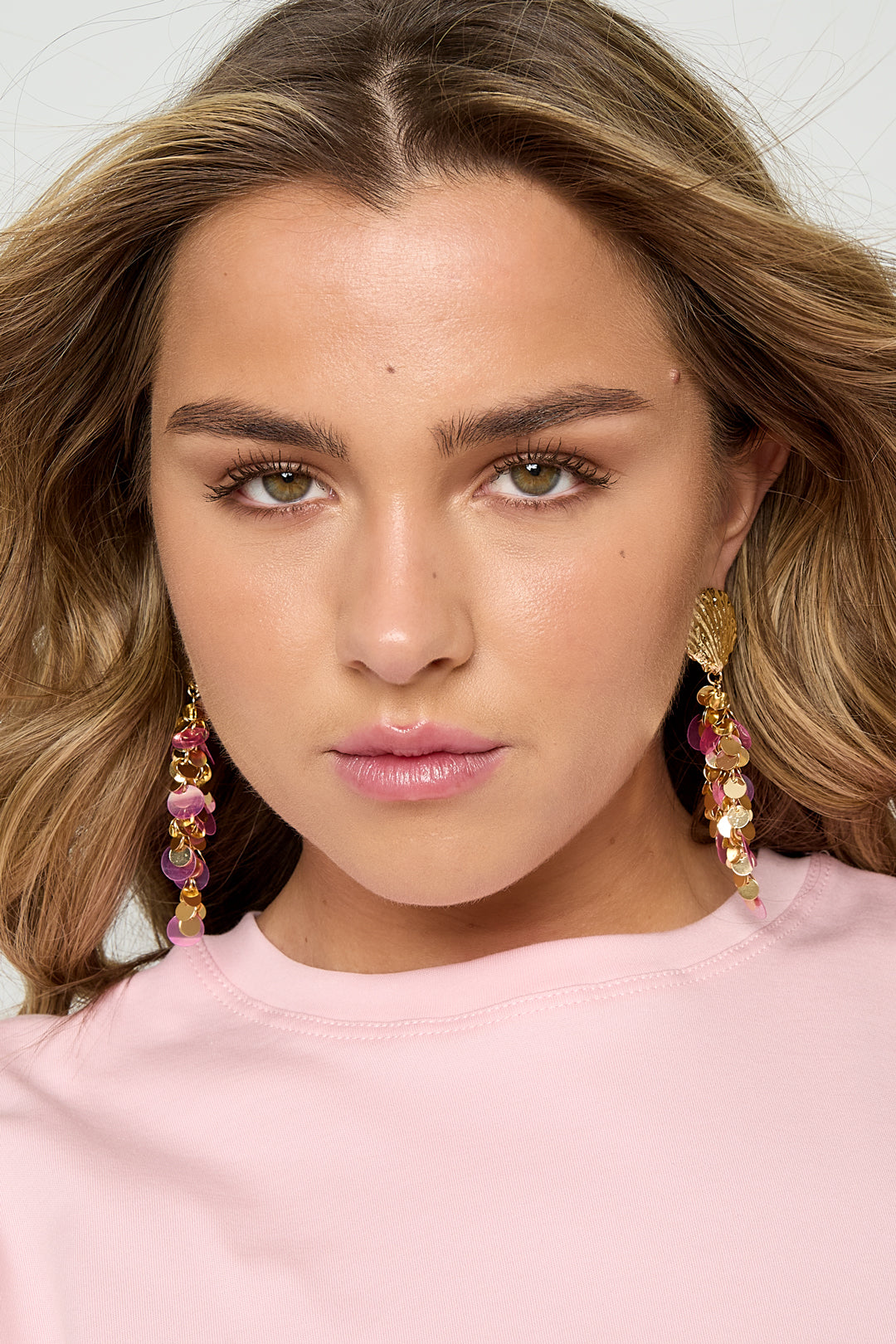 Schelp oorbellen met hangende pailletten