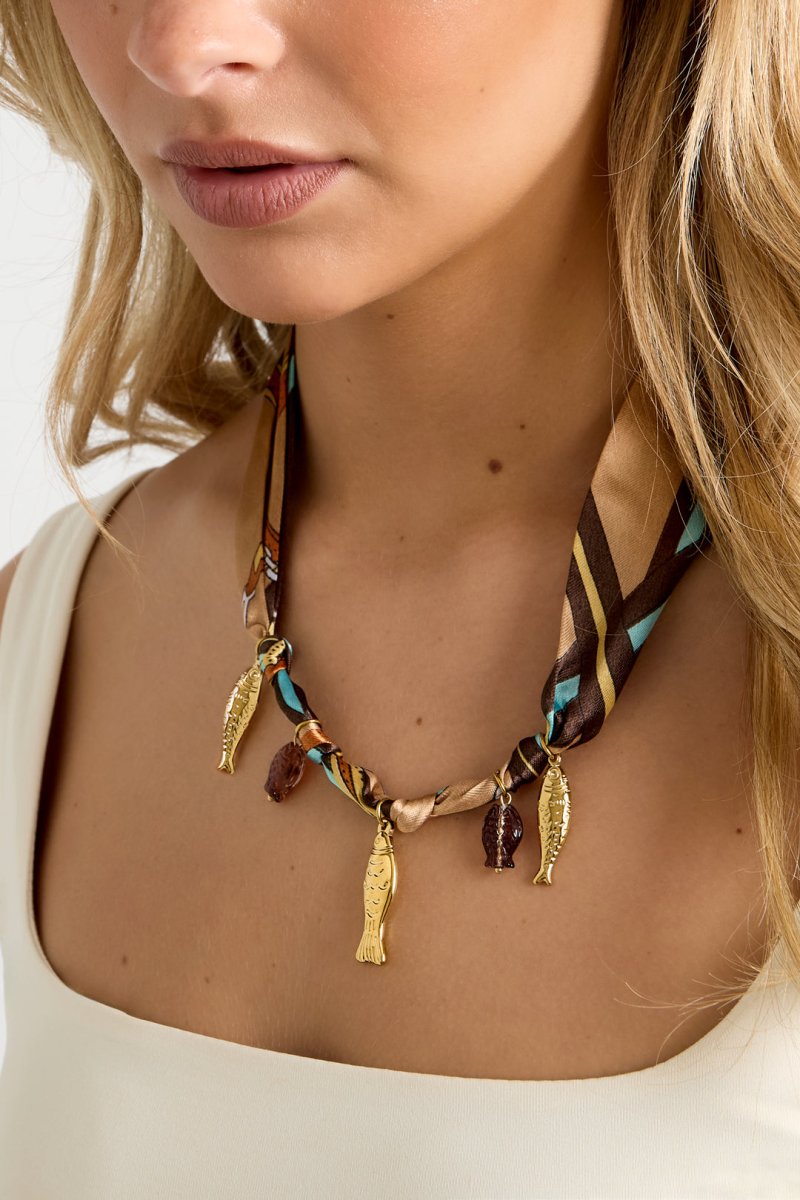 Choker met stoffen band en vis hangersRojaluxe