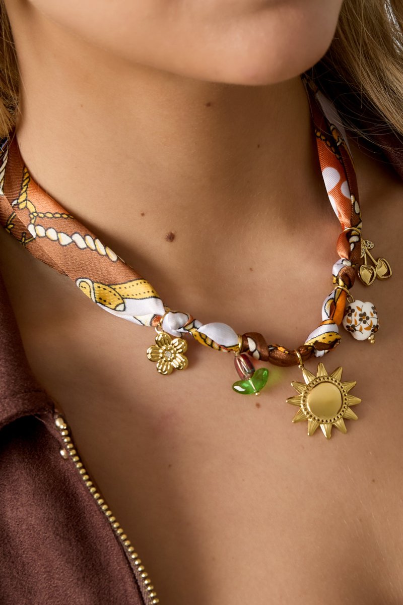 Choker met stoffen band en zon hangerRojaluxe