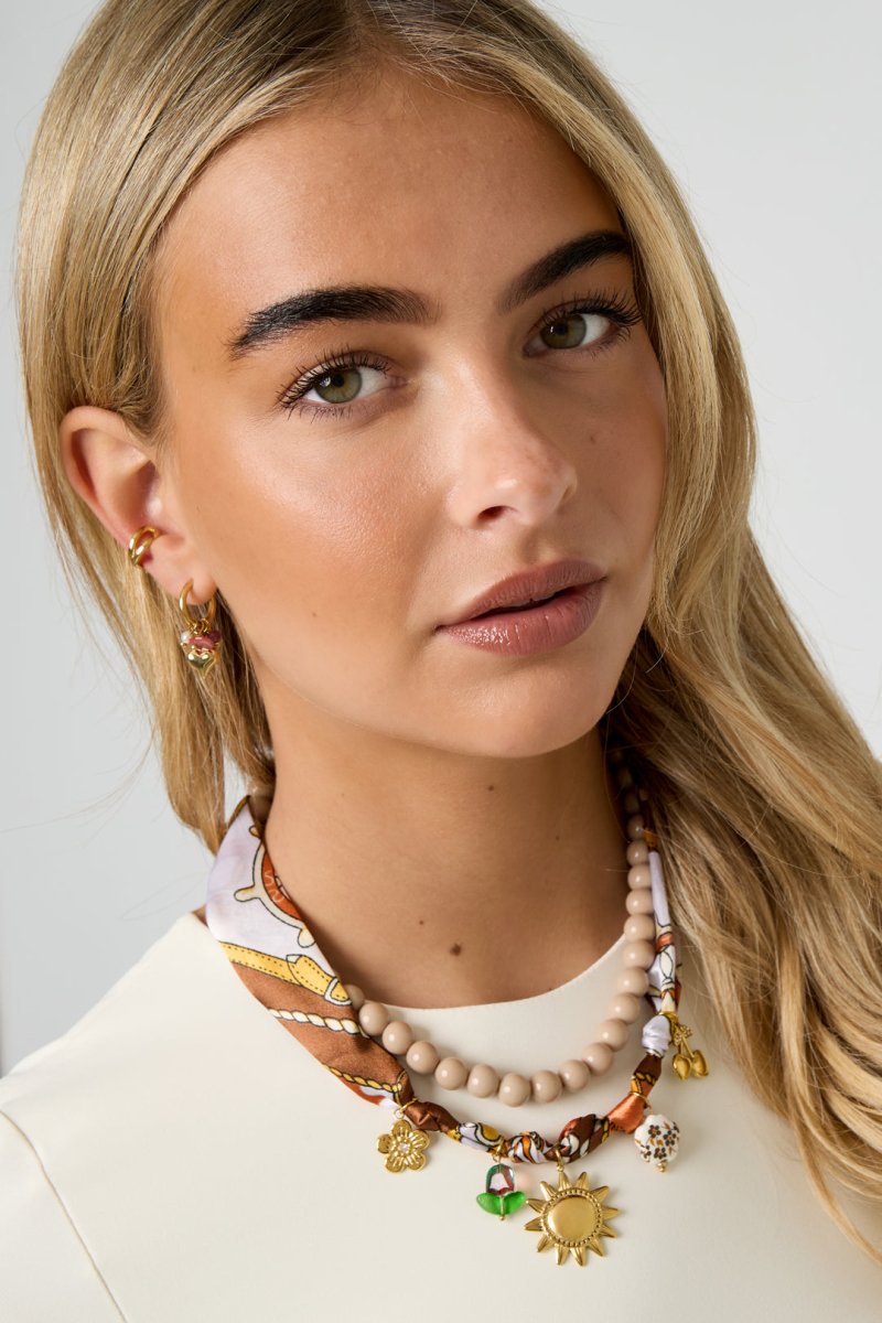 Choker met stoffen band en zon hangerRojaluxe