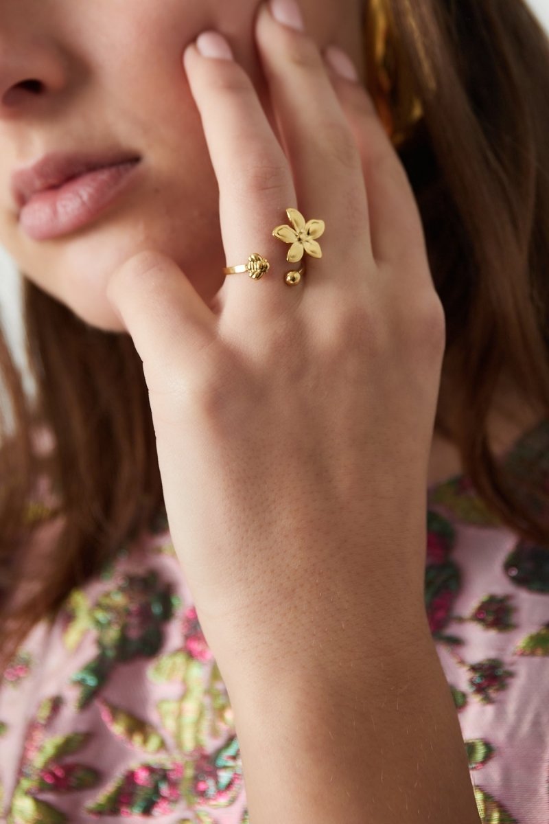 Floral Grace RingRojaluxe