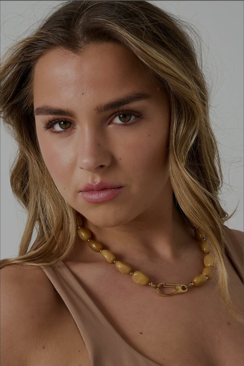 Glossy Bead Link NecklaceRojaluxe