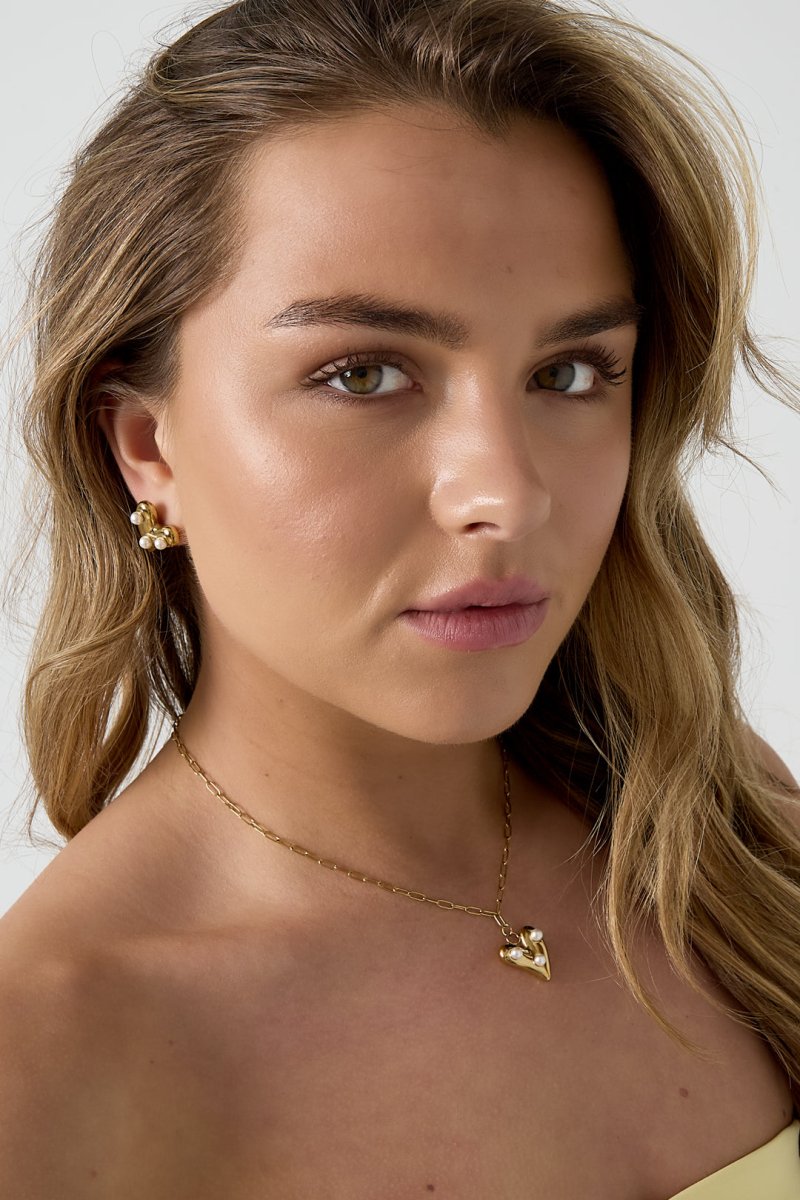 Ketting met hangend hart met parelsRojaluxe