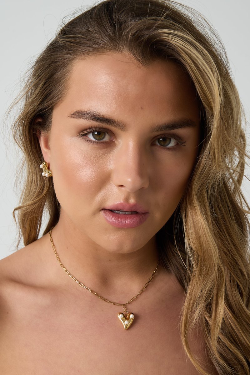 Ketting met hangend hart met parelsRojaluxe