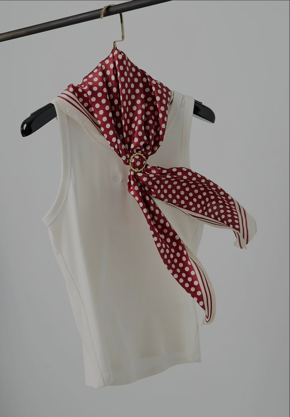 Zoë – sjaal met stippenprint en grafische rand - 3 varianten