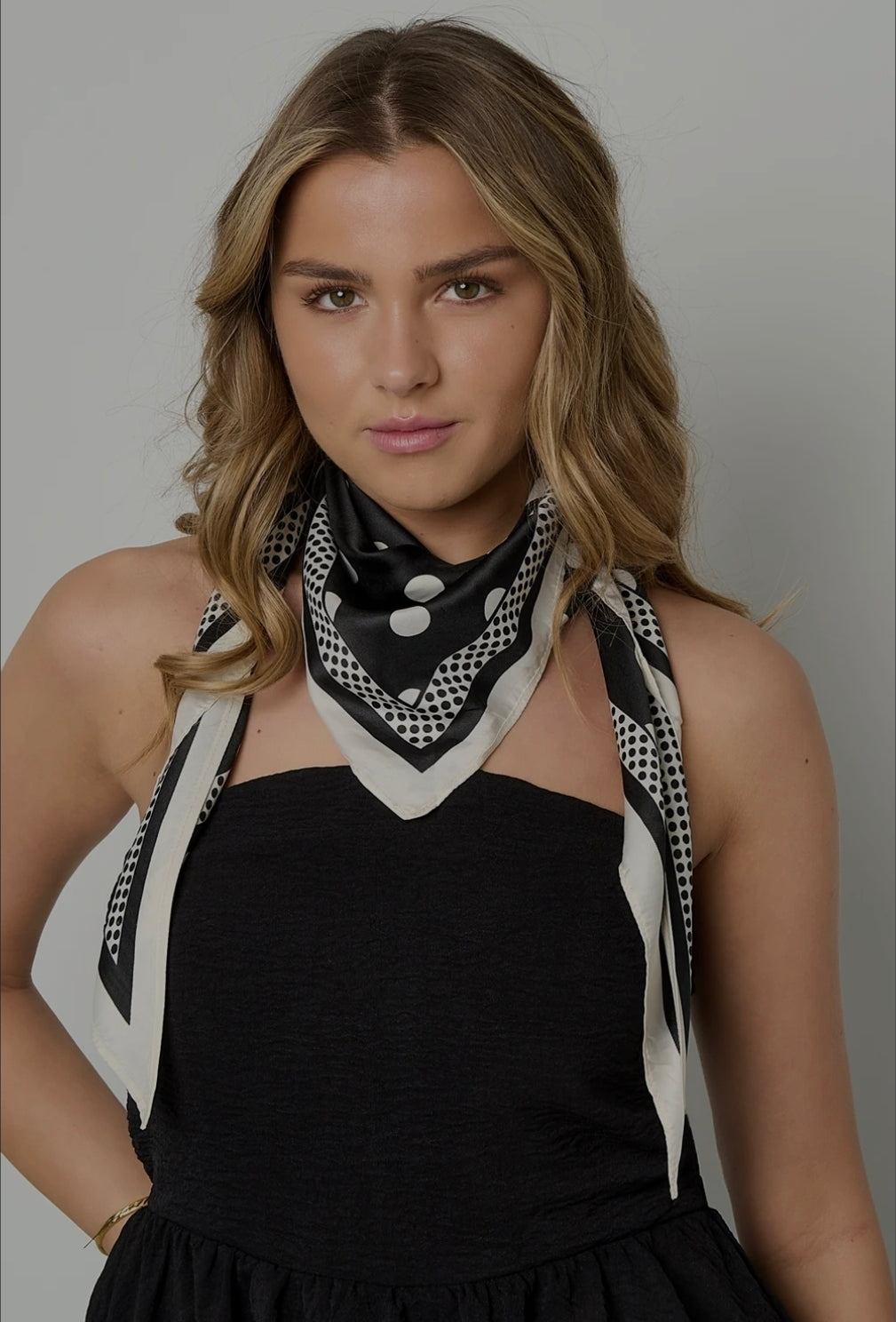 Fleur – Sjaal met stippenprint en sierlijke rand - 2 varianten