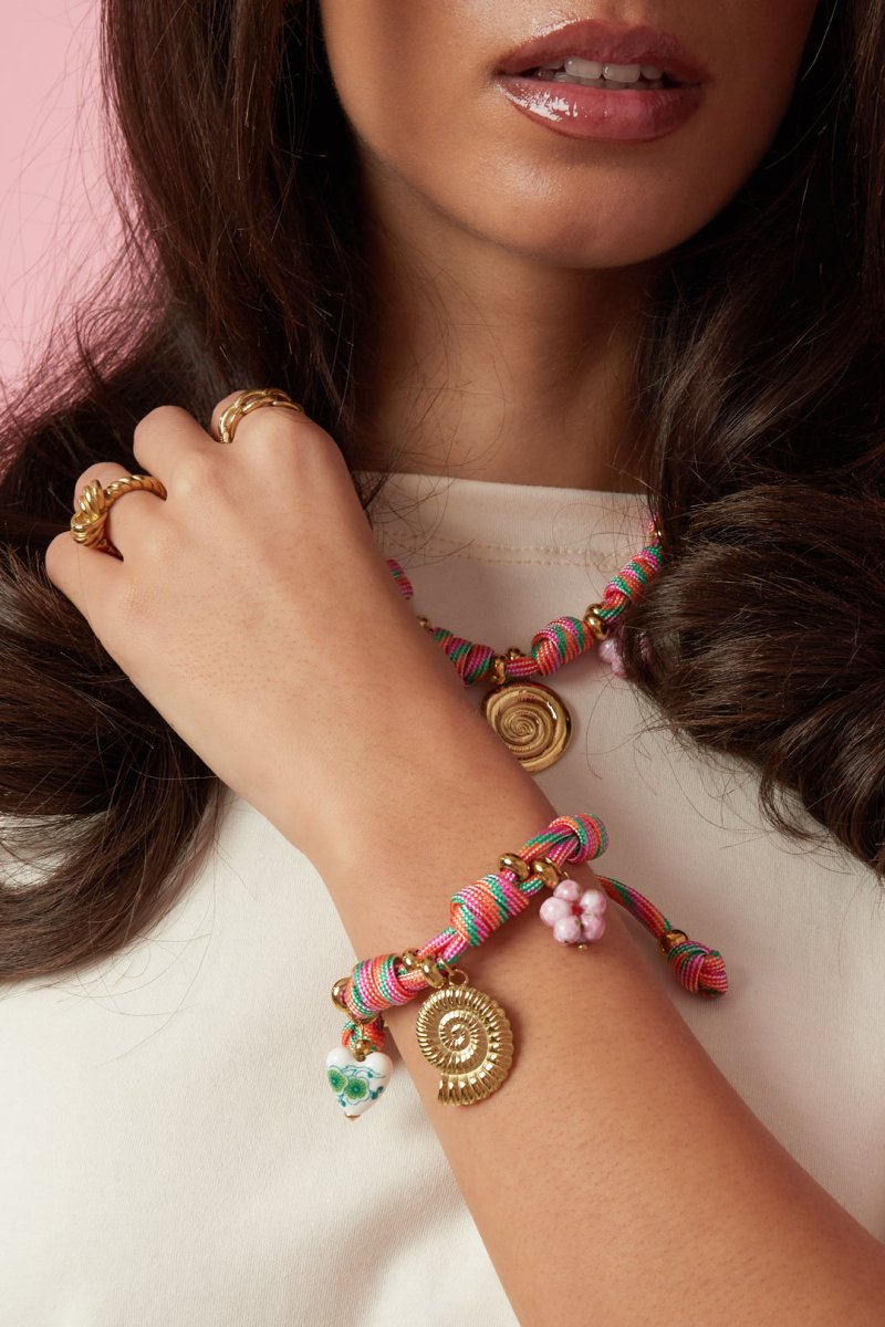 Touw armband met knopen en schelp charmsRojaluxe