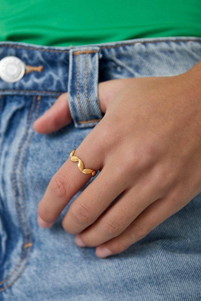 wavy wonder ringRojaluxe